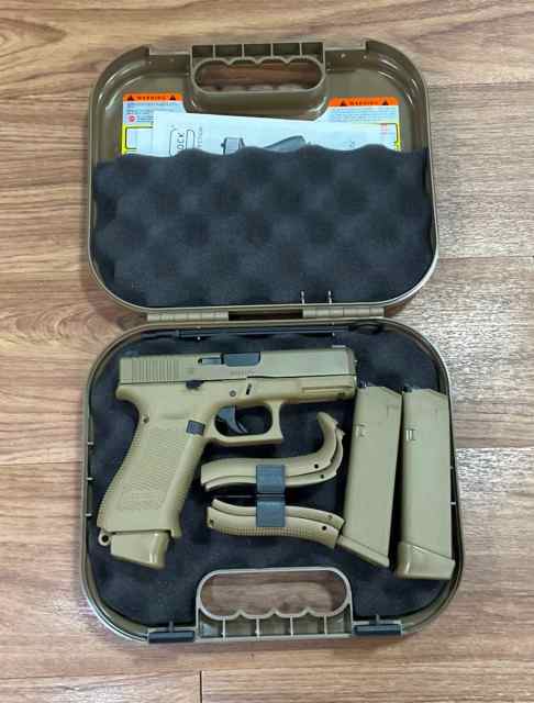 Glock 19X 9mm ORIGINAL CASE 3 MAGAZINES
