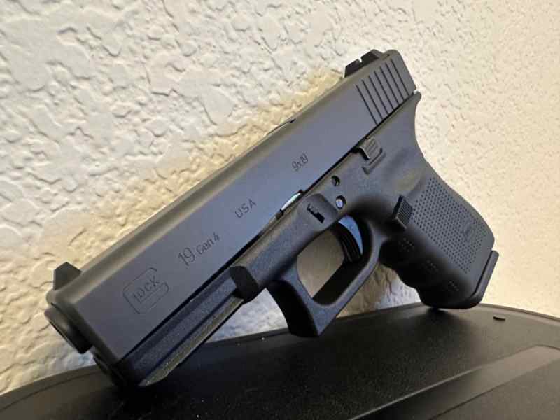 Glock 19 Gen 4 (9mm) - NIB