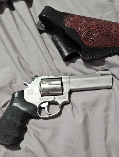 Taurus tracker 357 7 shot 