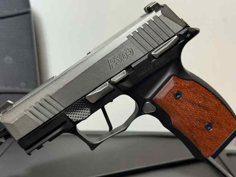 Multiple Pistols / Revolvers - Reduced!