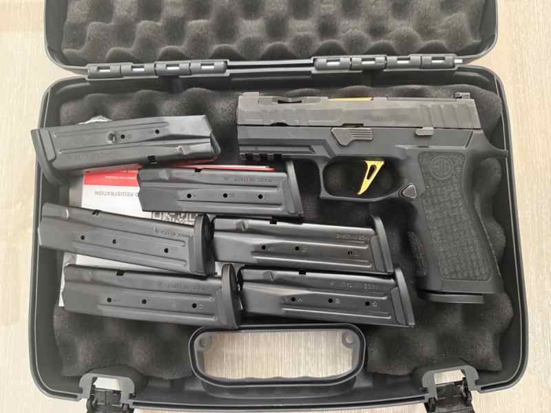 Never Fired SIG P320 Spectre Compact W/ Extra Mags