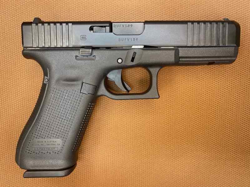 EW IN BOX - Glock G44 - 22LR - 4&quot; -  2Mags - Black