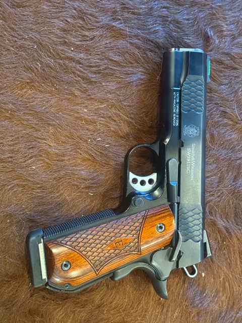 Smith &amp; Wesson sw1911sc 1911