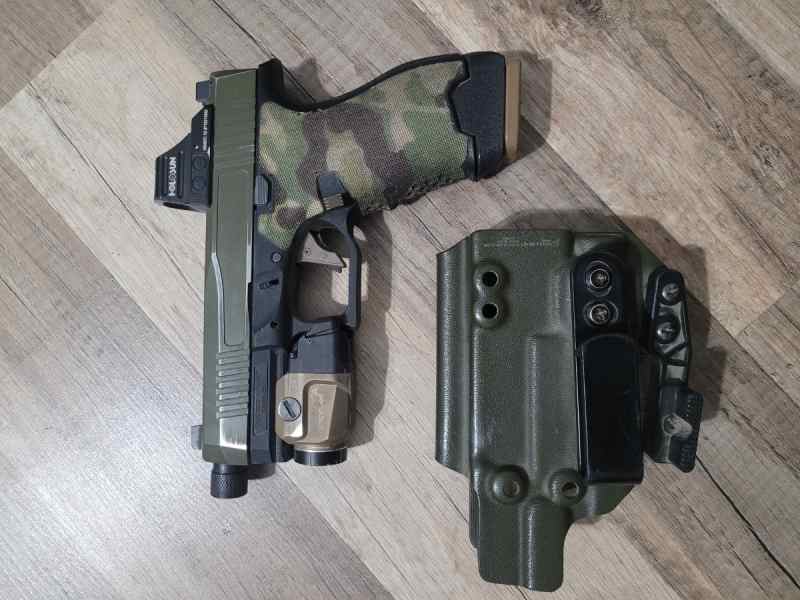 Glock clone w/ holosun, streamlight &amp; iwb