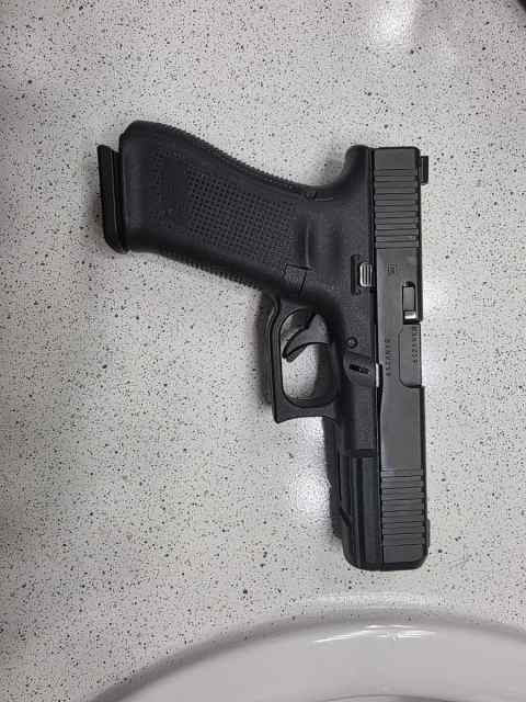 Glock 17 Gen 5 w/ns