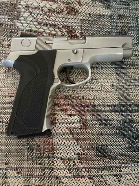 .40 Cal Smith and Wesson 4043 for sale 