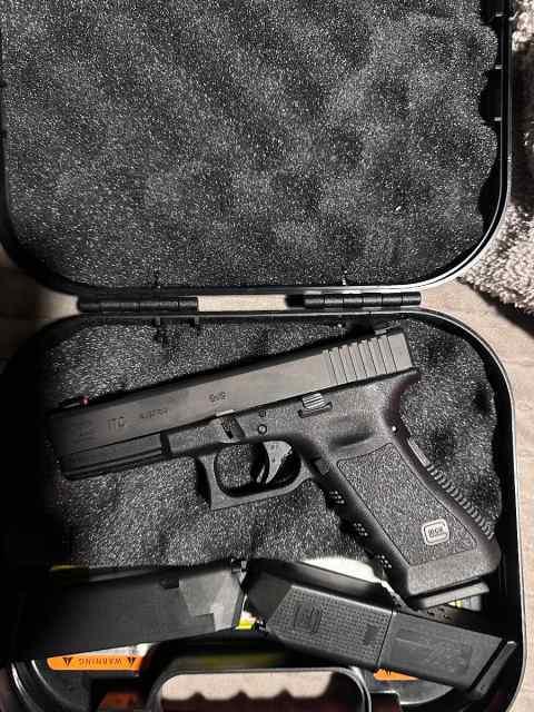 WTS/WTT GLOCK 17 GEN3 UPGRADED MINT CONDTION