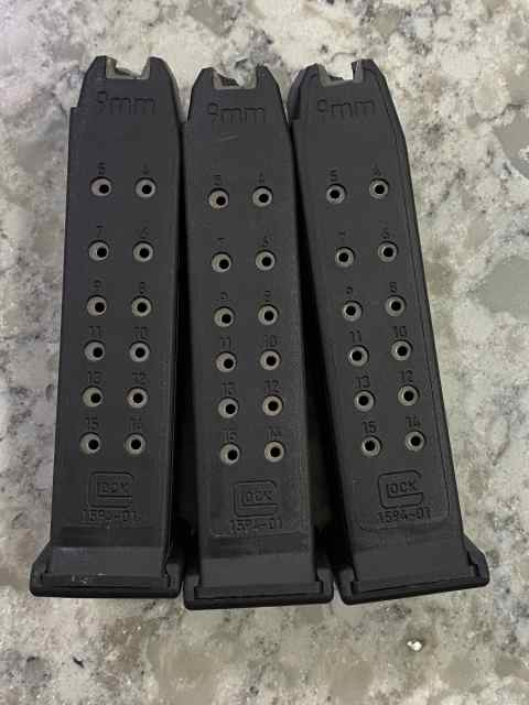 3x Glock 19 G19 9mm 15rd Magazines - barely used