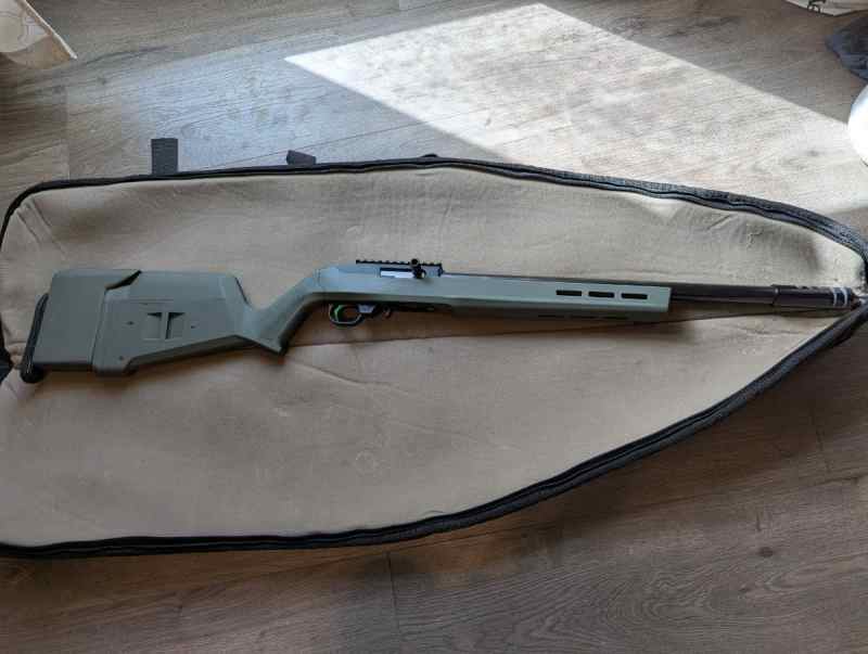 Ruger 10/22 Target heavy barrel magpul