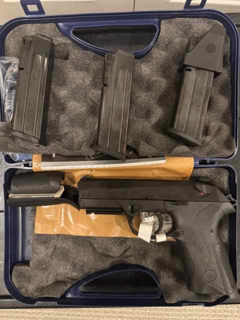 New Beretta Storm PX4-F .45 with 3 Mags!
