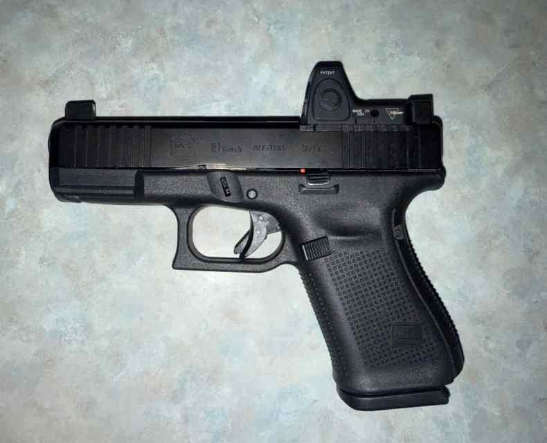 Glock 19 Gen 5 Trijicon RMR &amp; Night Sights